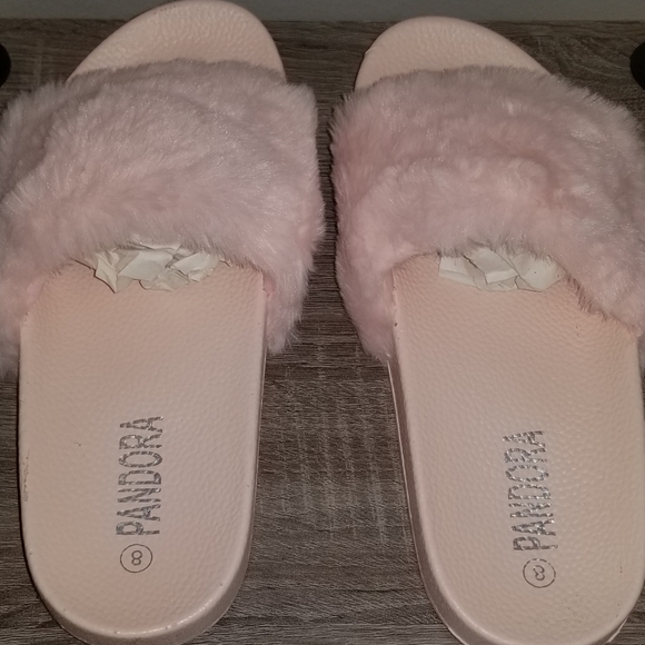 Pink Faux Fur Slide Slippers Size 8 - Picture 3 of 4